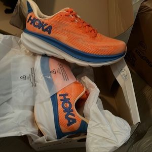 Mens Size 8 Hoka Clifton 9